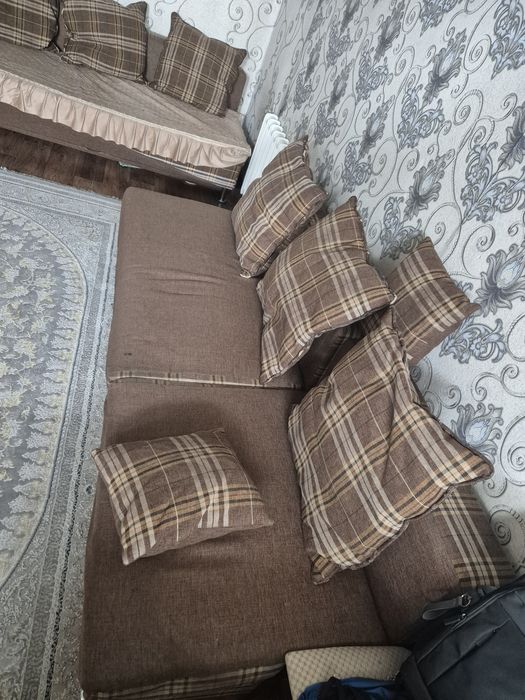 Диваны очень удобные хорошем состоянии.