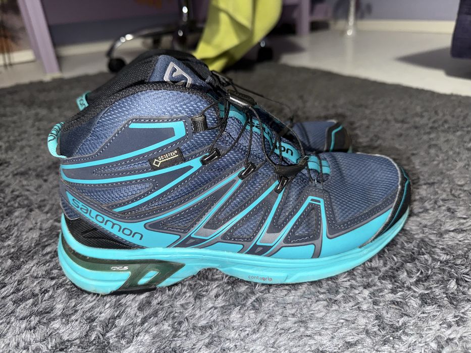 Туристически обувки на марката Solomon