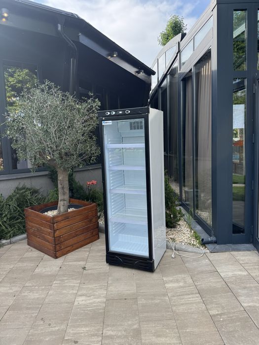 Inchiriez vitrina frigorifica frigider bauturi LED generatie noua