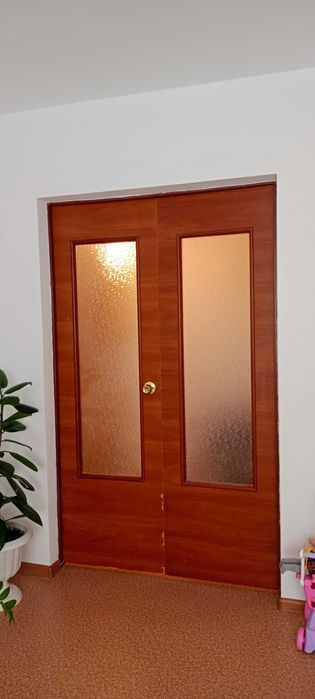 Двери межкомнатные б/у