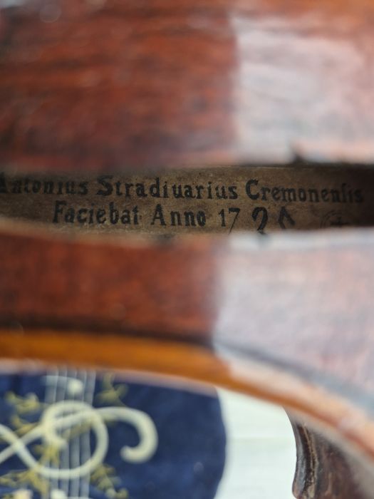 Vioara veche Stradivarius