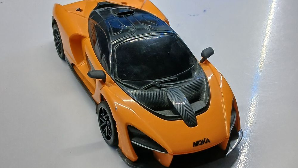 Машинка McLaren карбон