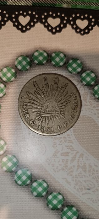 Продавам сребърна монета 8 реална 1851