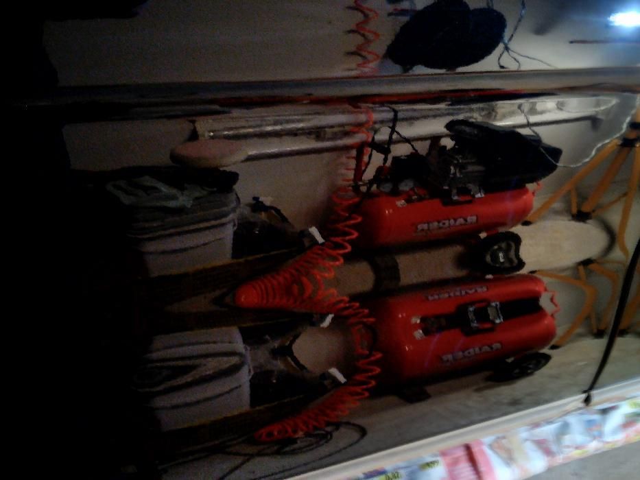 Професионално пастиране и  полиране на автомобили и фарове.