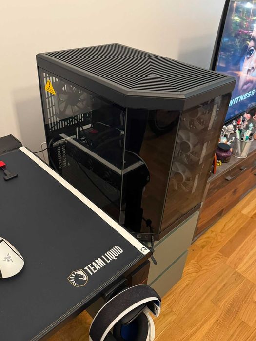Pc  Rtx5070 , Ryzen 7700, 32 gb ram plus secretlab desk si toate accesoriile