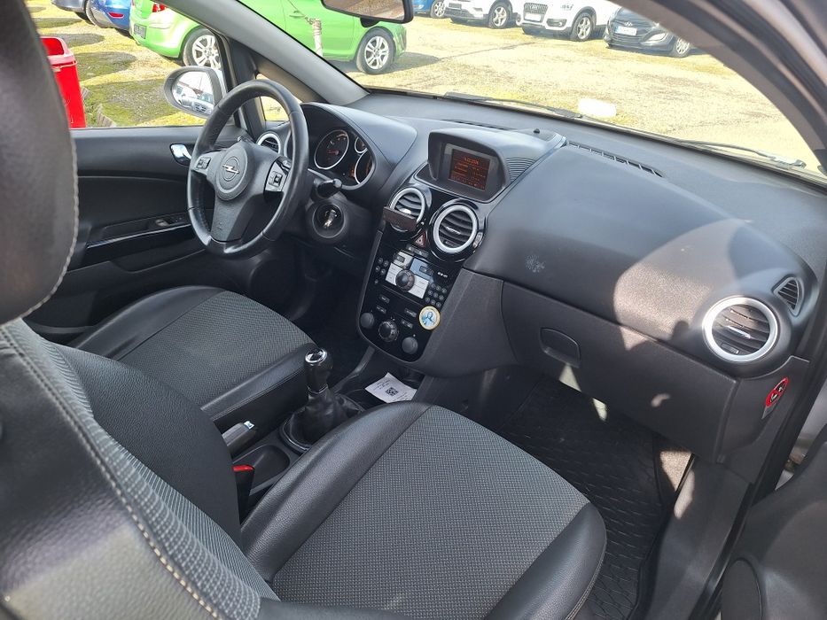 Opel corsa 2010 1.4 Benzină 90 cp