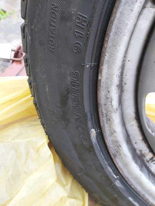 Vând 4 roti complete cu 1000 lei