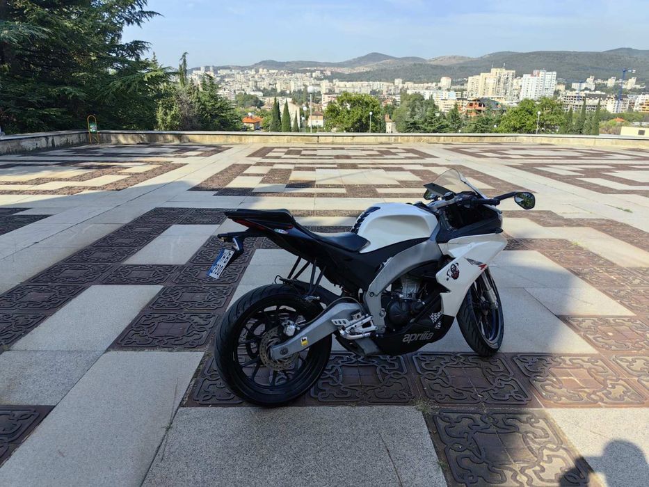 Aprilia rs  125 .
