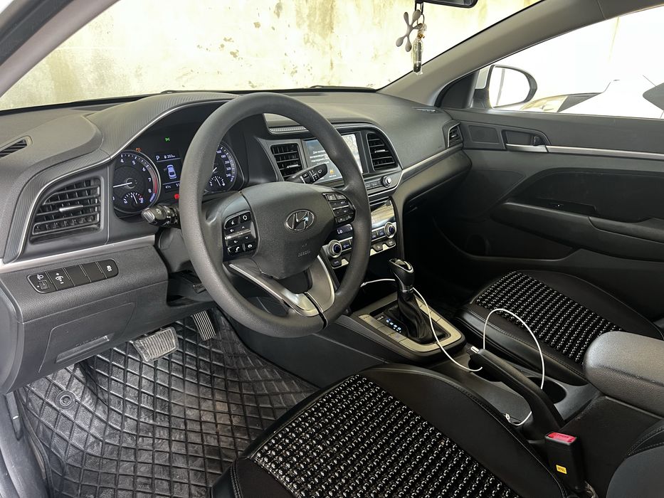Hyundai Elantra 2020 года
