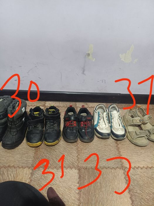 Продам пакет вещей, обувь и самокат