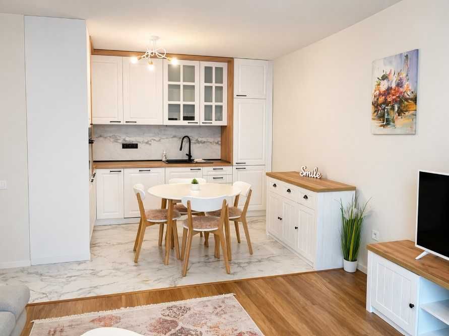 Дава се под наем Двустаен апартамент в София, Витоша - 62 кв.м за 896.58 € - Снимка #2