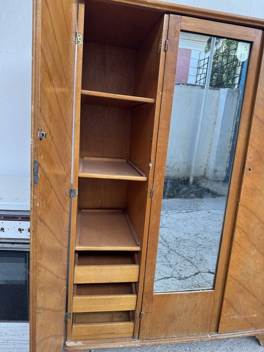 Антикварный шкаф
