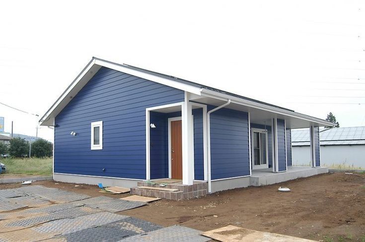 Vand case pe structura metalica si panouri sandwich