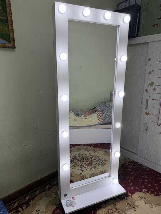 Oyna chiroqlari bilan
