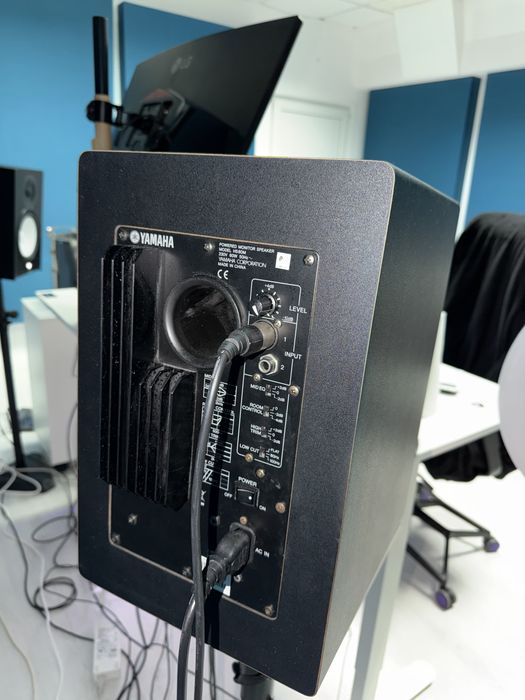 Vand moditoare de studio Yamaha HS80, nu HS8!