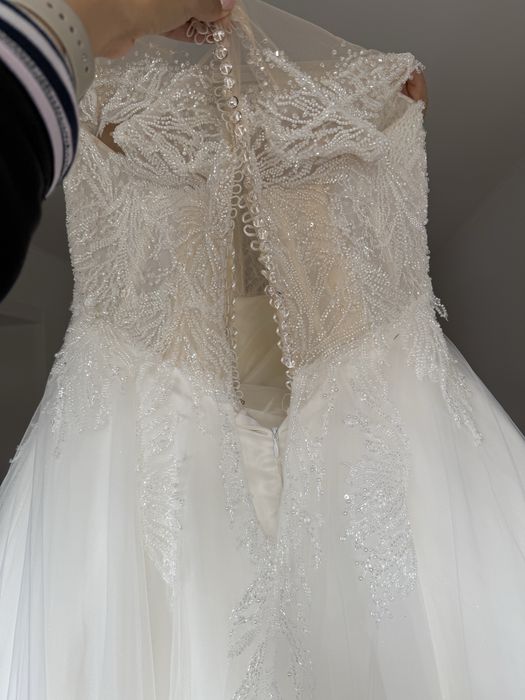 Булчинска рокля принцеса М-Л размер с мъниста и тюл + подарък воал