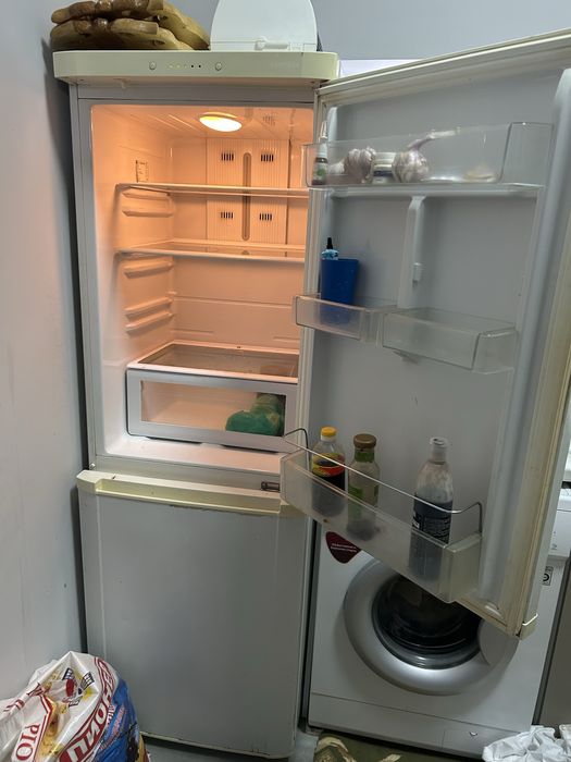 Холодильник Samsung