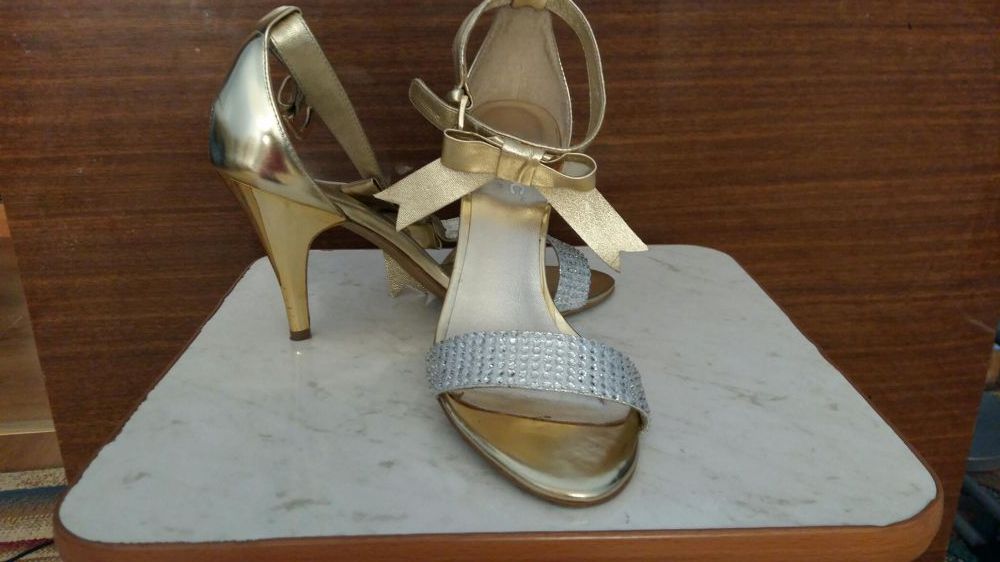 Босоножки женские