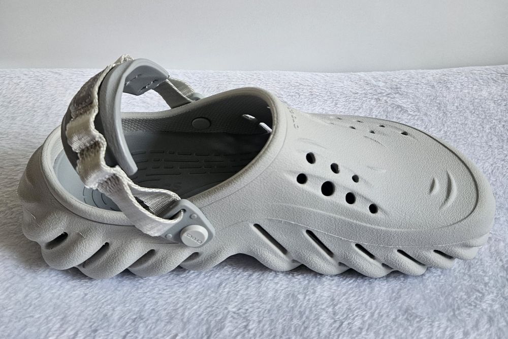 Crocs original gri M7 W9, talpă chunky, barete textile – mărimea 39-40