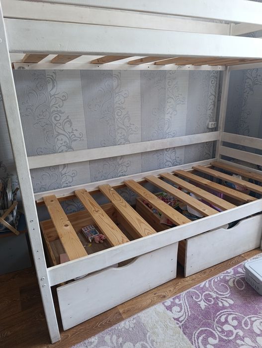 Продам двухяростную кровать
