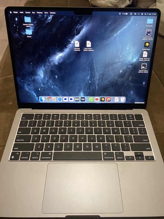 Продам Макбук 2022 года
