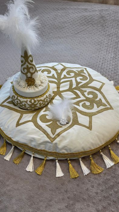 Сырға салуға арналған өте әдемі ұлттық набор