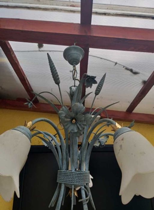 Candelabru cu cinci brate si doua aplice de perete din fier forjat