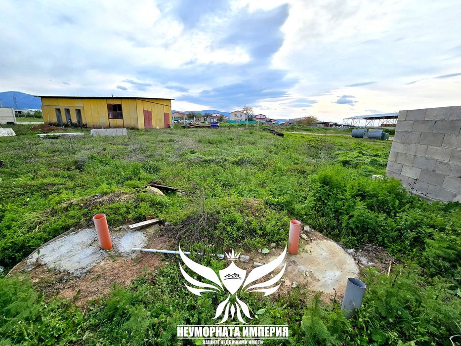 Продавам парцел 1709кв сграда 100кв промишлена зона север село Болярци