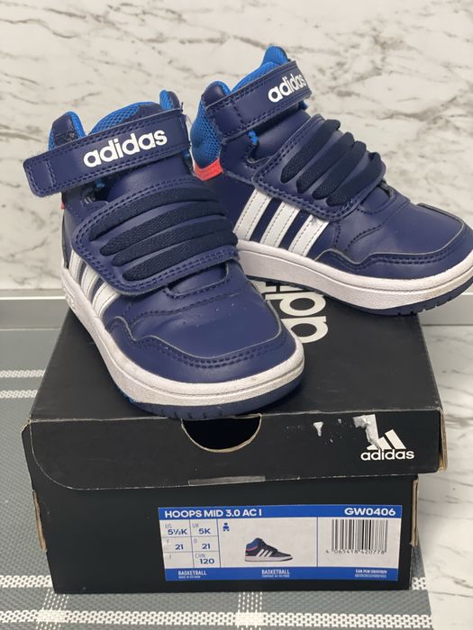 Детски кецове Адидас !