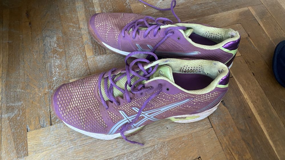 Четири чифта маратонки за тенис Asics