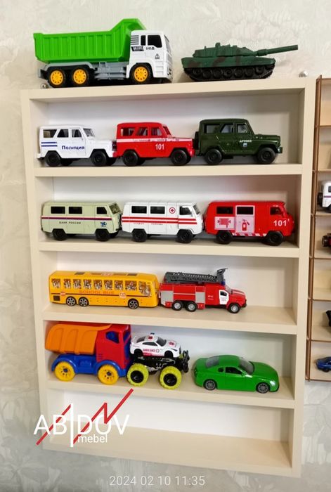 Навесные полки для лаков и для других предметов интерьера.