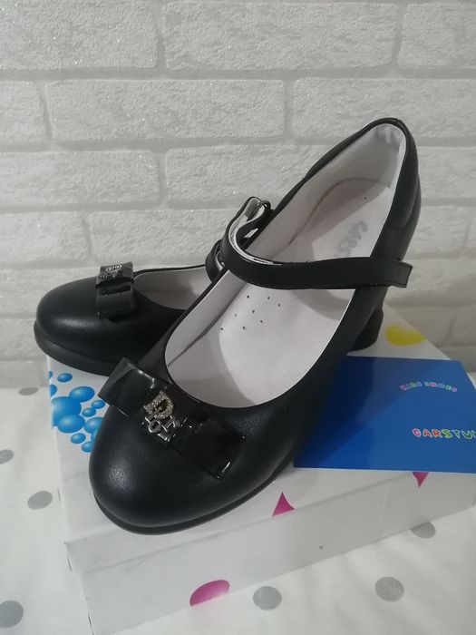 Продам обувь на девочку