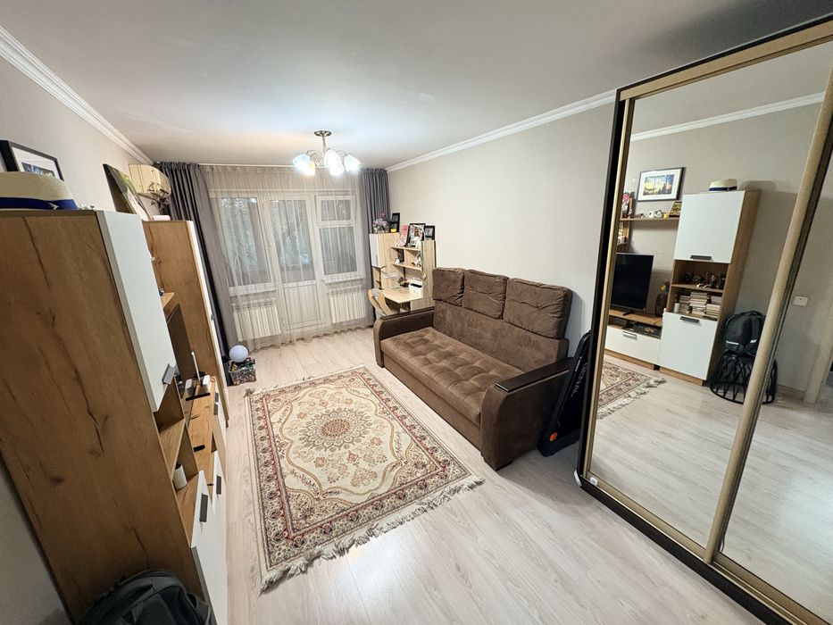 Продам  2 ком 43 кв 8 мкр дом 16 / 37 млн