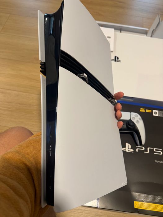 PlayStation 5 pro 2TB, 1 gamepad. Used from 2026