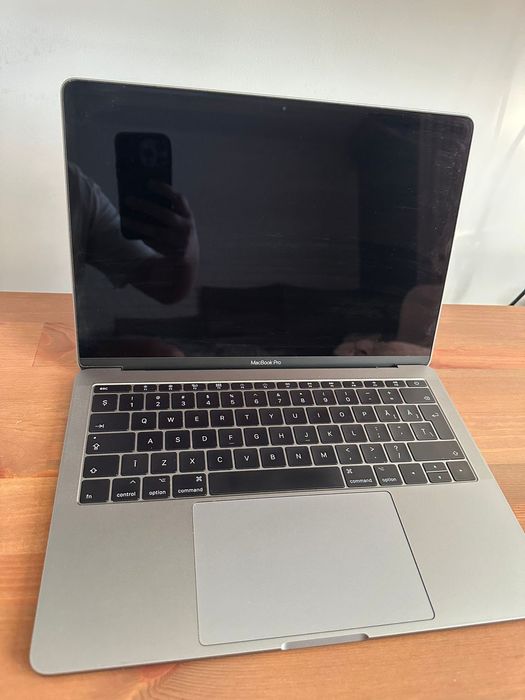MacBook Pro 13 cu procesor i5, 8Gb RAM și 128Gb SSD