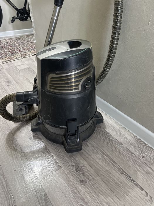 Продаю пылесос Roboclean.