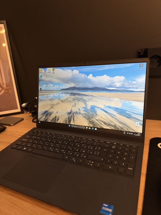 Лаптоп DELL Vostro