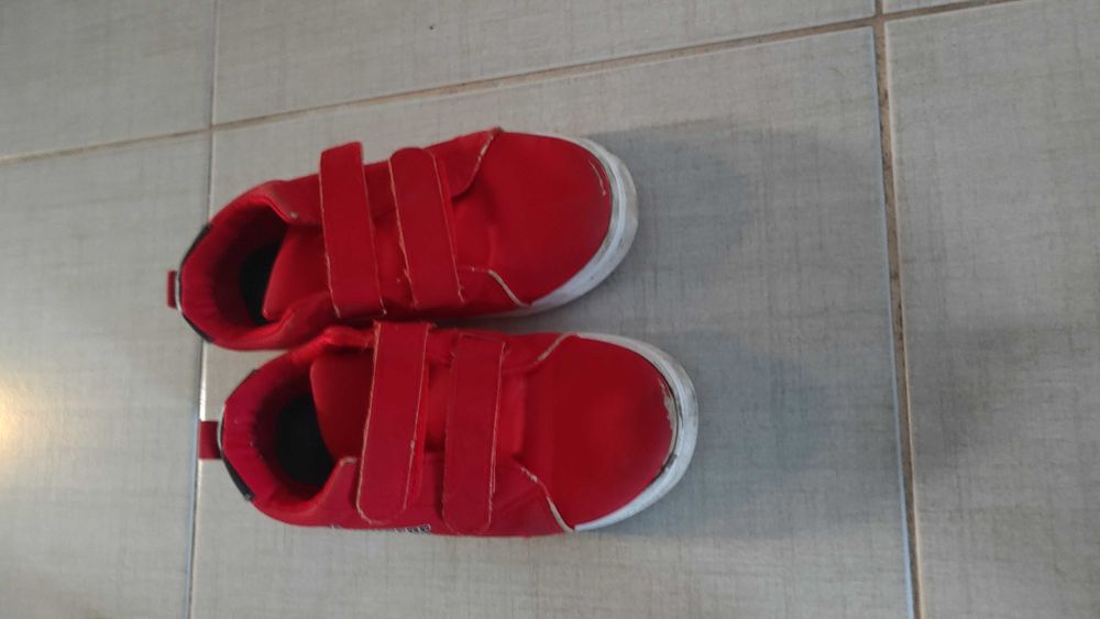 Детски бели кецове