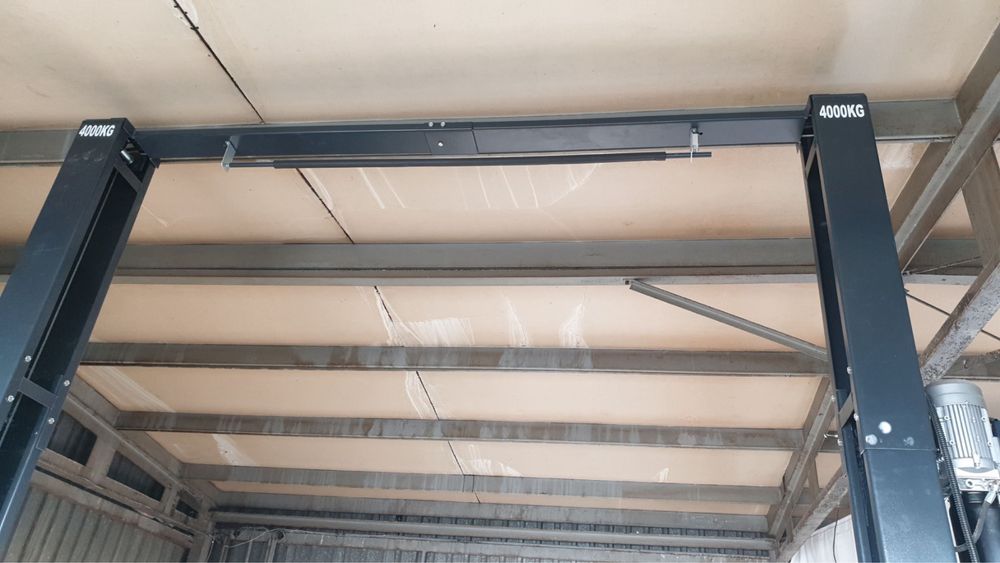 Продавам 2 подемника (крикове / автоподемници)