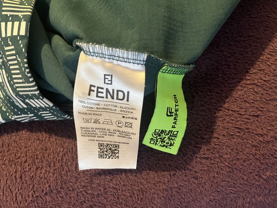 Vand tricou barbati fendi nou