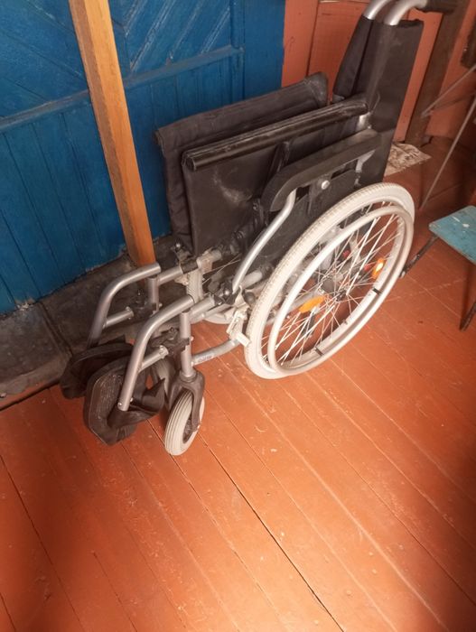 Продам инвалидную коляску