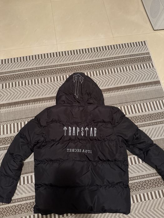 Продавам яке на Trapstar