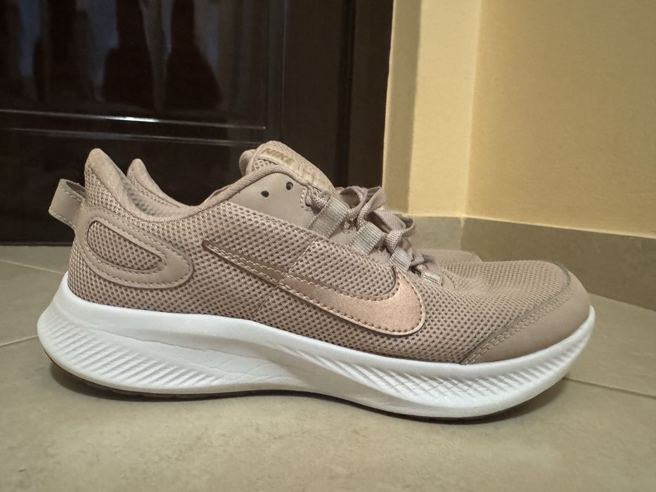 Розови маратонки Nike