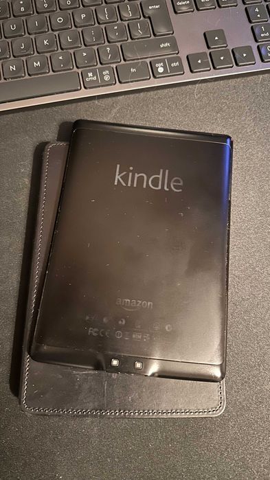 Amazon Kindle Wi-Fi 6 inch black si husa cu LED