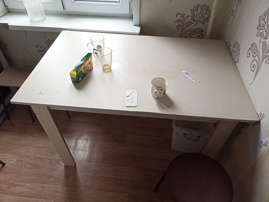 Бесплатно отдам стол