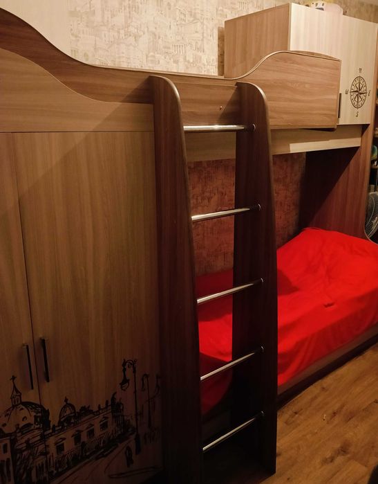Двухъярусная кровать