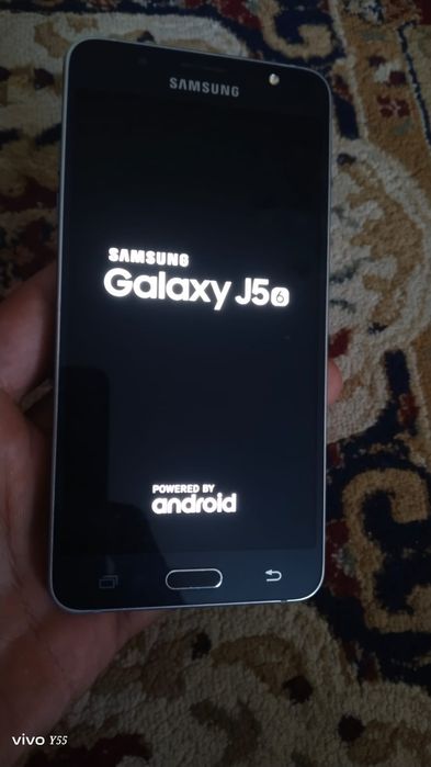 Продам  смартфон Самсунг Дж 5