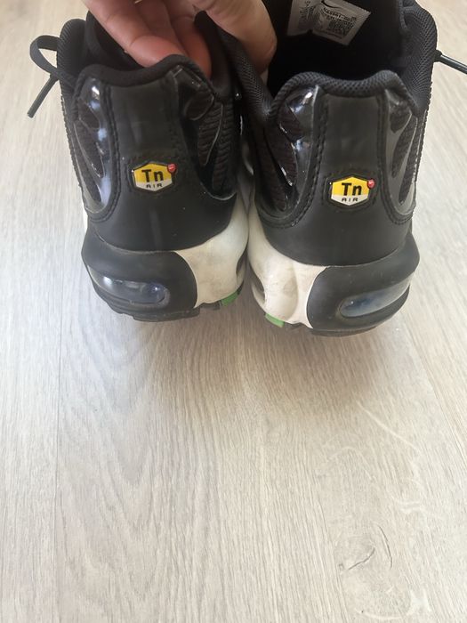 Vand adidasi nike tn