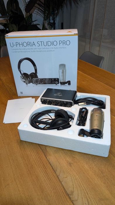 Behringer U-Phoria Studio PRO - Pachet pentru recording (studio)