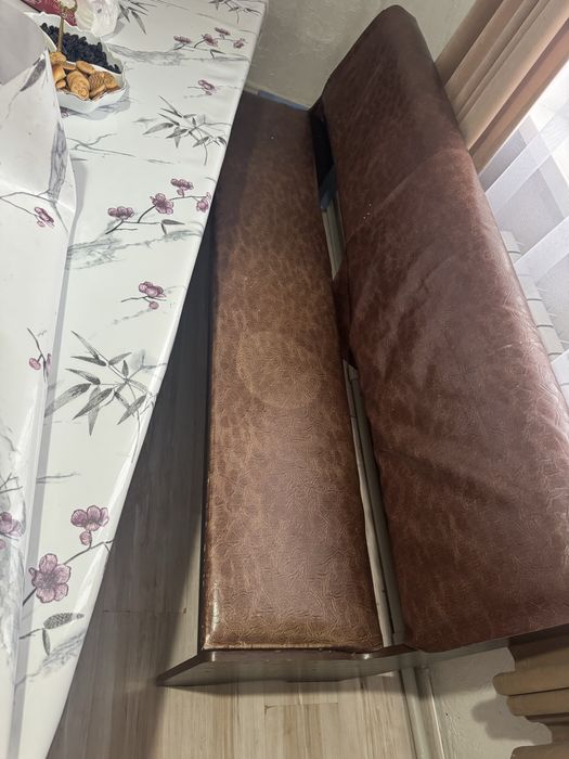 Продам стол со стулями